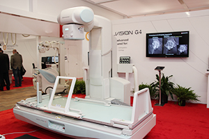 床上47cmまでテーブルを下げることができる「SONIALVISION G4」