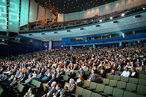 多くの参加者が詰めかけるPresident's Address and Opening Sessionは現地時間11月30日16時から