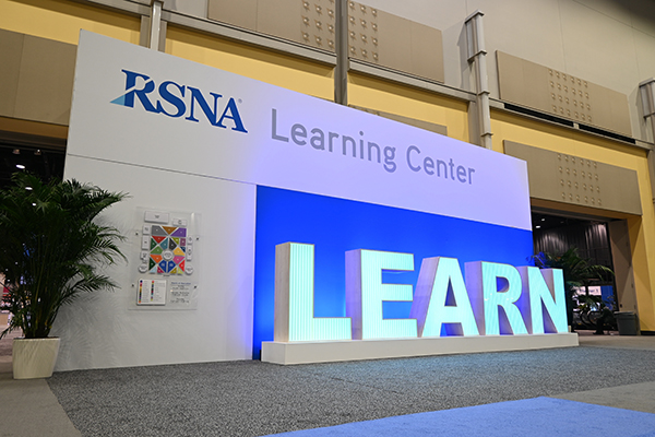 Education Exhibit，Scientific Poster，Quality ImprovementのDigital Poster会場となるレイクサイドラーニングセンター