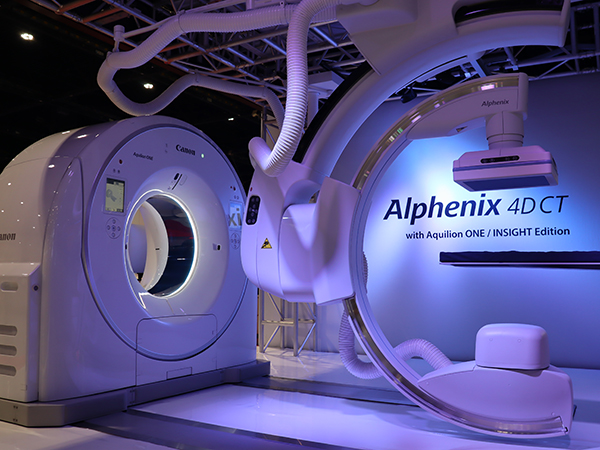 アンギオCT「Alphenix 4D CT」はADCT「Aquilion ONE / INSIGHT Edition」との組み合わせを紹介