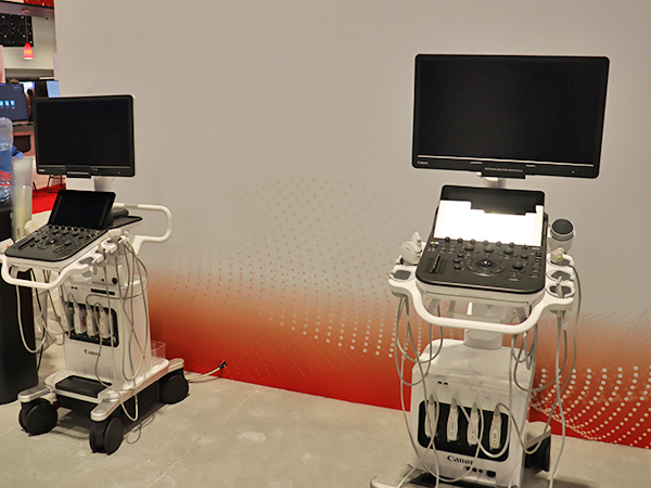 米国市場への導入をめざす「Aplio beyond」（右）と「Aplio me」（いずれも510 k Pending）