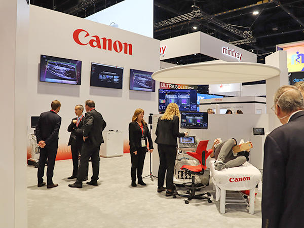 プレミアム超音波診断装置「Aplio i 800」を中心に展示したUSエリア
