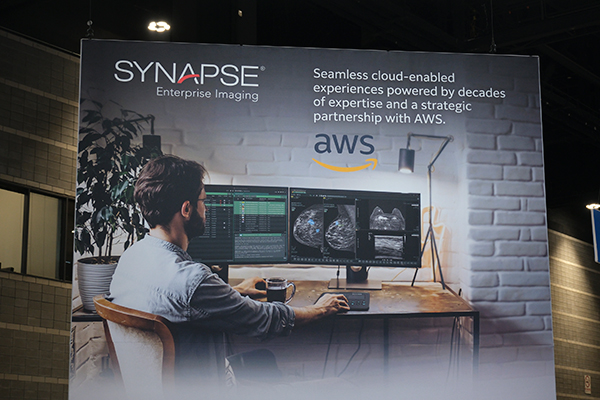 AWSとパートナーシップを締結し，クラウドも一括提供する