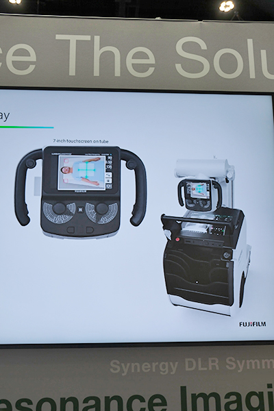 7インチのセカンドモニタにカメラ映像を表示，ポジショニングを確認できる