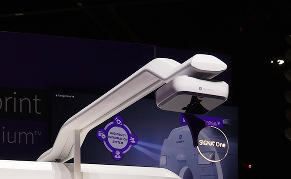 ポジショニングを自動化する3D AIカメラ「SIGNA One Camera」