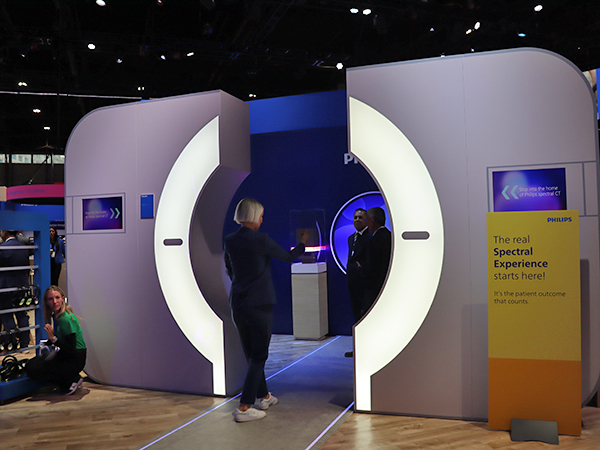 スペクトラルCTの歴史を体感する「Spectral Experience」