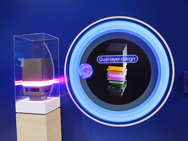 映像と2層検出器模型でスペクトラルCTの進化を紹介