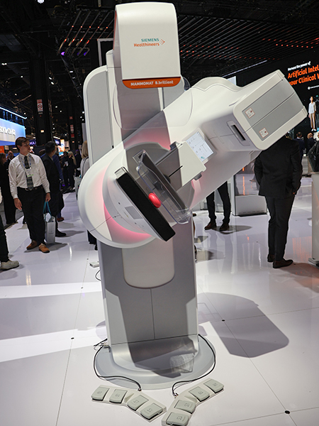 X線管の振り角50°（±25°）の広角撮影を高速に可能