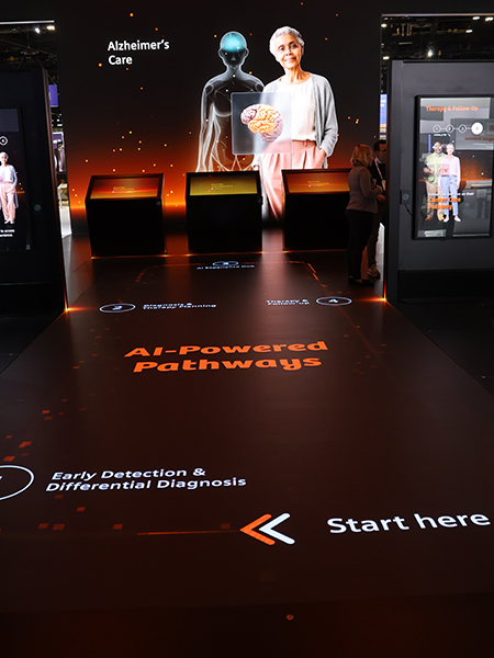 “AI-Powered Pathways”というテーマを掲げたエリアをブース中央に設置