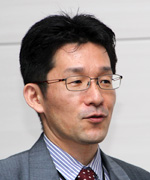 有賀啓之 氏