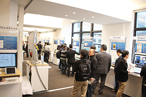 ショウケースでも医療関係のソリューションを多数展示