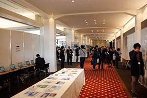 ロビーでは展示（ショウケース）も行われた。