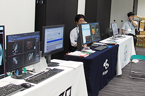 協賛企業による展示も行われた。