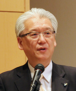 丸毛啓史 氏（院長）