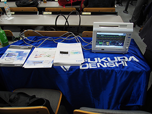 【フクダ電子】ベッドサイドモニタ「DS-8100システム」を展示。