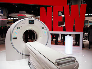 キヤノンメディカルシステムズの超高精細CT「Aquilion Precision」（RSNA 2017での展示）