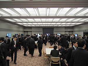 システム展示会場では電子カルテシステムやセキュリティ関連システムなどを展示