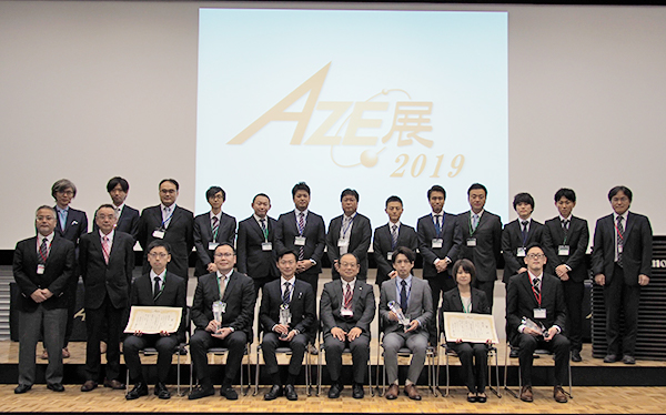 AZE展2019　入賞者と審査員の集合写真