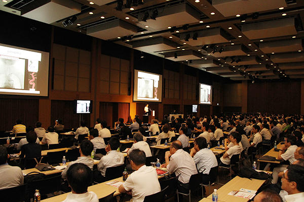 メイン会場（東京）の様子