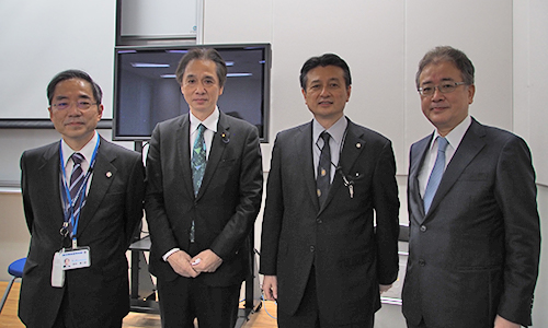 見学会出席者・参加者（左から東京医科歯科大学・田中学長，畦元将吾氏，東京医科歯科大学・大川　淳理事・副学長，日本医学放射線学会・青木茂樹理事長）