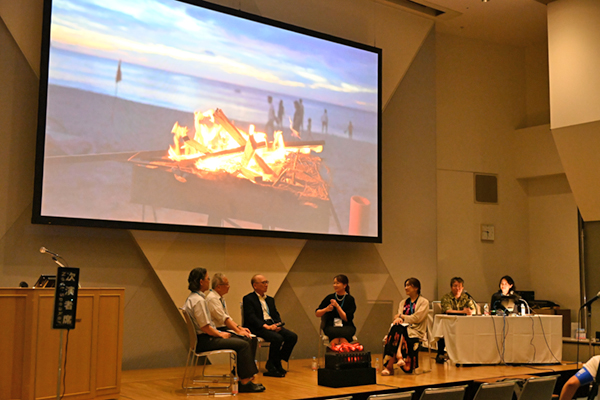 研究へのモチベーションを学ぶ機会となったシンポジウム23「Campfire Talks on the Beach『レジェンドと語ろう』」