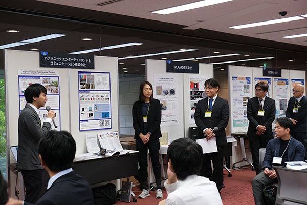 出展者のショートプレゼンテーションの様子