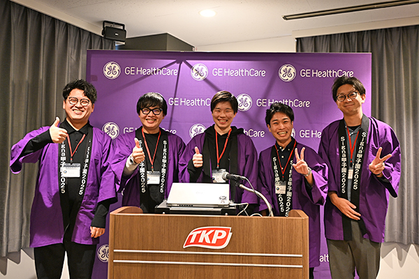 Signa甲子園2025 第20回記念大会世話人〔写真左から飯島　竜氏（上尾中央総合病院），粂　一矢氏（東京都健康長寿医療センター），笹原大輝氏（川崎幸病院），片岡義貴氏（聖隷佐倉市民病院），大塚勇平氏（東海大学医学部付属病院八王子病院）〕