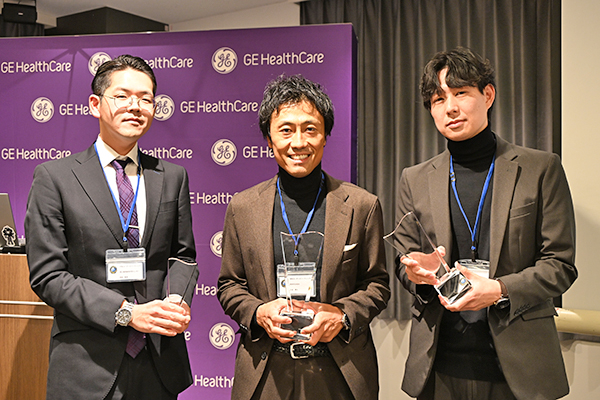 「匠の技」コンテスト金賞の久米氏（写真中央），銀賞の木下氏（写真右），銅賞の岡田氏