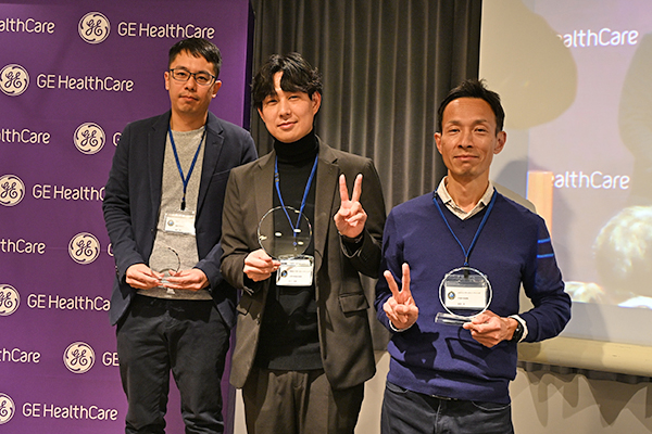 「Signaの小技」コンテスト金賞の木下氏（写真中央），銀賞の真野氏（写真右），銅賞の高田氏