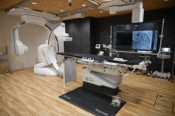 Trinias series with SCORE Operaを音声コマンドで操作するSMART Voice機能により医師の負担を軽減