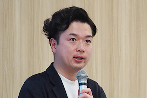 阿部吉倫 氏（共同代表取締役）