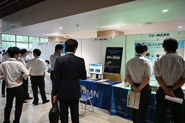 スタンプラリーといった企画も用意された企業展示