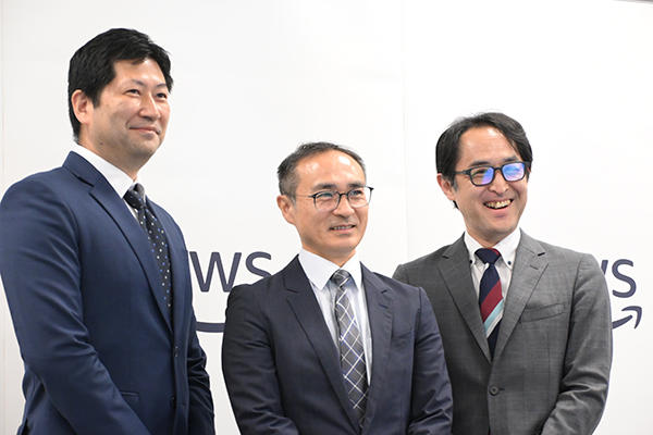 AWS，AI創薬を加速させる「AWS HealthOmics」を東京リージョンで提供開始〔 写真左から益子直樹 氏（AWS），高橋健太郎 氏（エーザイ），瀧澤与一 氏（AWS）〕