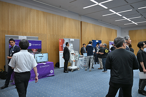 スタンプラリーを企画した機器展示には10社が出展