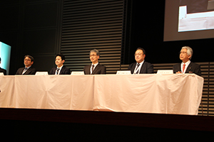 超音波部門審査員。右から松尾　汎 氏（松尾クリニックほか），濵口浩敏 氏（北播磨総合医療センター），伊藤　浩 氏（岡山大学），瀬尾由広 氏（名古屋市立大学），畠　二郎 氏（川崎医科大学）